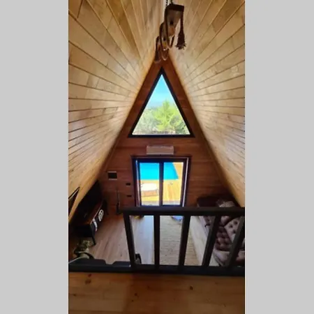 Vakantiehuis Ugni Blanc Uzum Baglari Ve Zeytinlikler Icinde Mini Bir Cennet Ve Tiny House Konseptli Havuzlu Ucgen Ev - крошечный дом - скрытый рай *