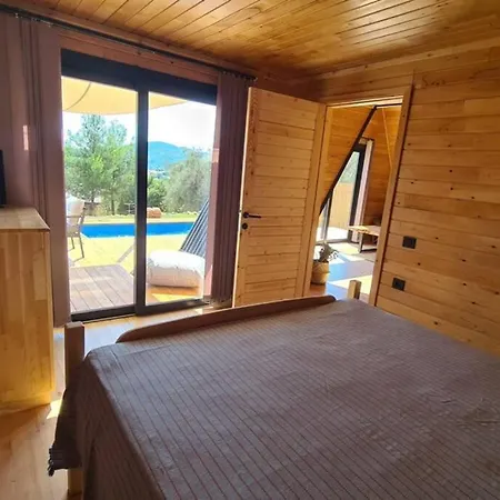 Ugni Blanc Uzum Baglari Ve Zeytinlikler Icinde Mini Bir Cennet Ve Tiny House Konseptli Havuzlu Ucgen Ev - крошечный дом - скрытый рай Vakantiehuis Fethiye